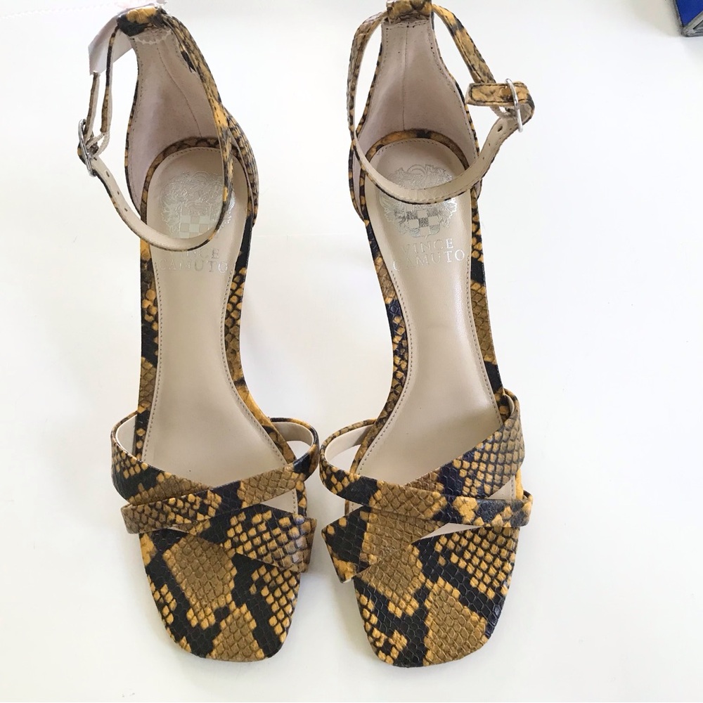 ✨Vince Camuto Retro Python Mustard/Black Sandal Heels, Sz7, NWT…